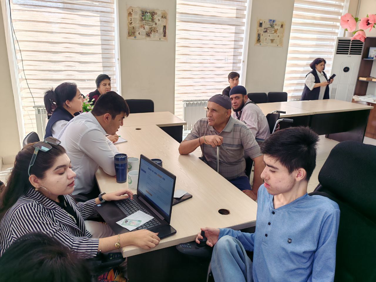 "Ish Plus" loyihasi koordinatorlari Yangihayot tumani, “Yangi Choshtepa” M.F.Y binosida ish izlovchilarga xizmat ko‘rsatishdi