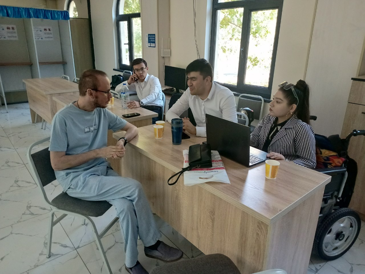 “Ish Plus” loyihasi koordinatorlari Chilonzor tumani, “Diyor” M.F.Y binosida ish izlovchilarga xizmat ko‘rsatishdi